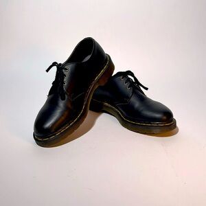 Dr. Martens Vegan Felix Oxfords, US Men’s size 6, Women’s size 7